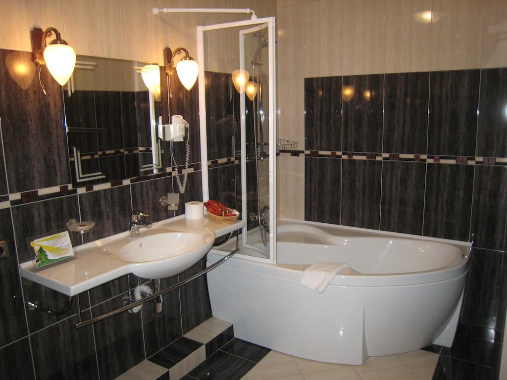 Atrium Hotel イヴァーノ＝フランキーウシク 部屋 写真